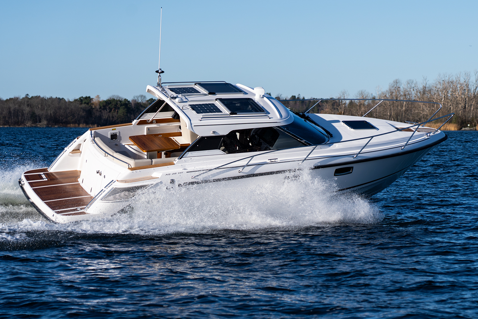 Aquador 28 HT Sveriges populäraste familjebåt